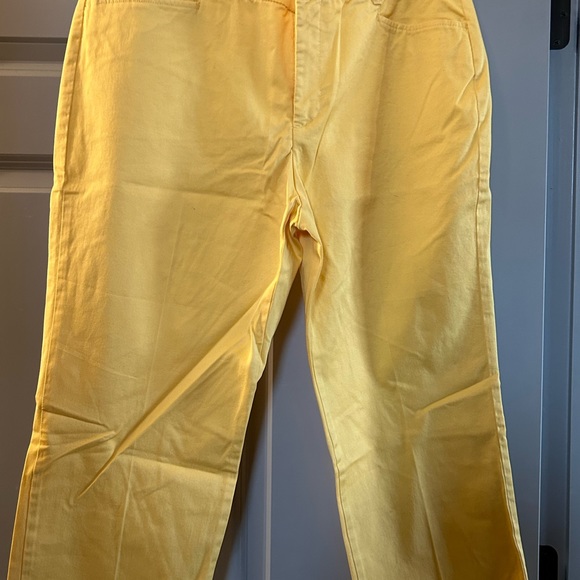 CAPRIS Jones, New York new with tags white stretch - Picture 9 of 13